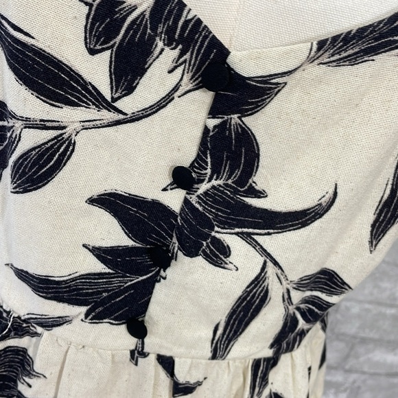 Monteau Linen Floral Tank Top - Picture 2 of 8